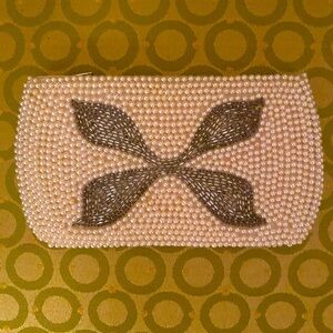 Vintage white beaded wallet